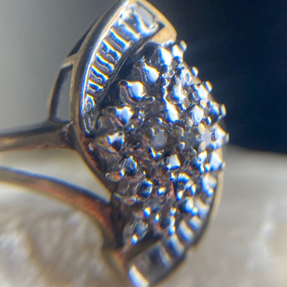 Two-Tone Gold & Diamond Decorative Cluster Ring - Picture 3 of 8